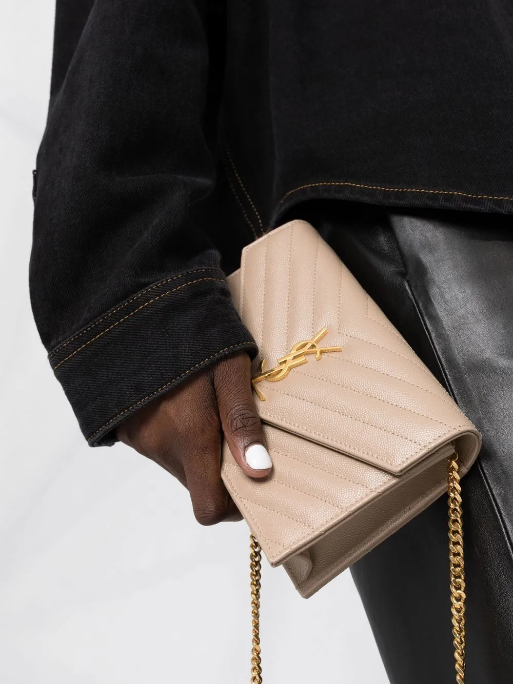 Cassandre leather wallet on chain