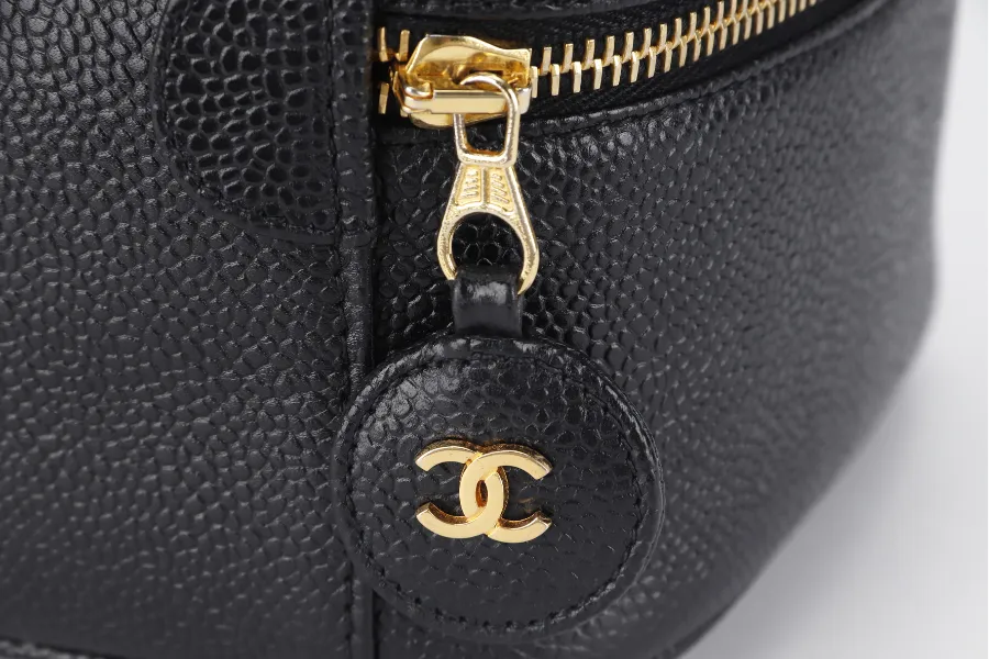 CHANEL VANITY CASE (351xxxx) CAVIAR LEATHER GOLD HARDWARE WITH DUST COVER NO STRAPS