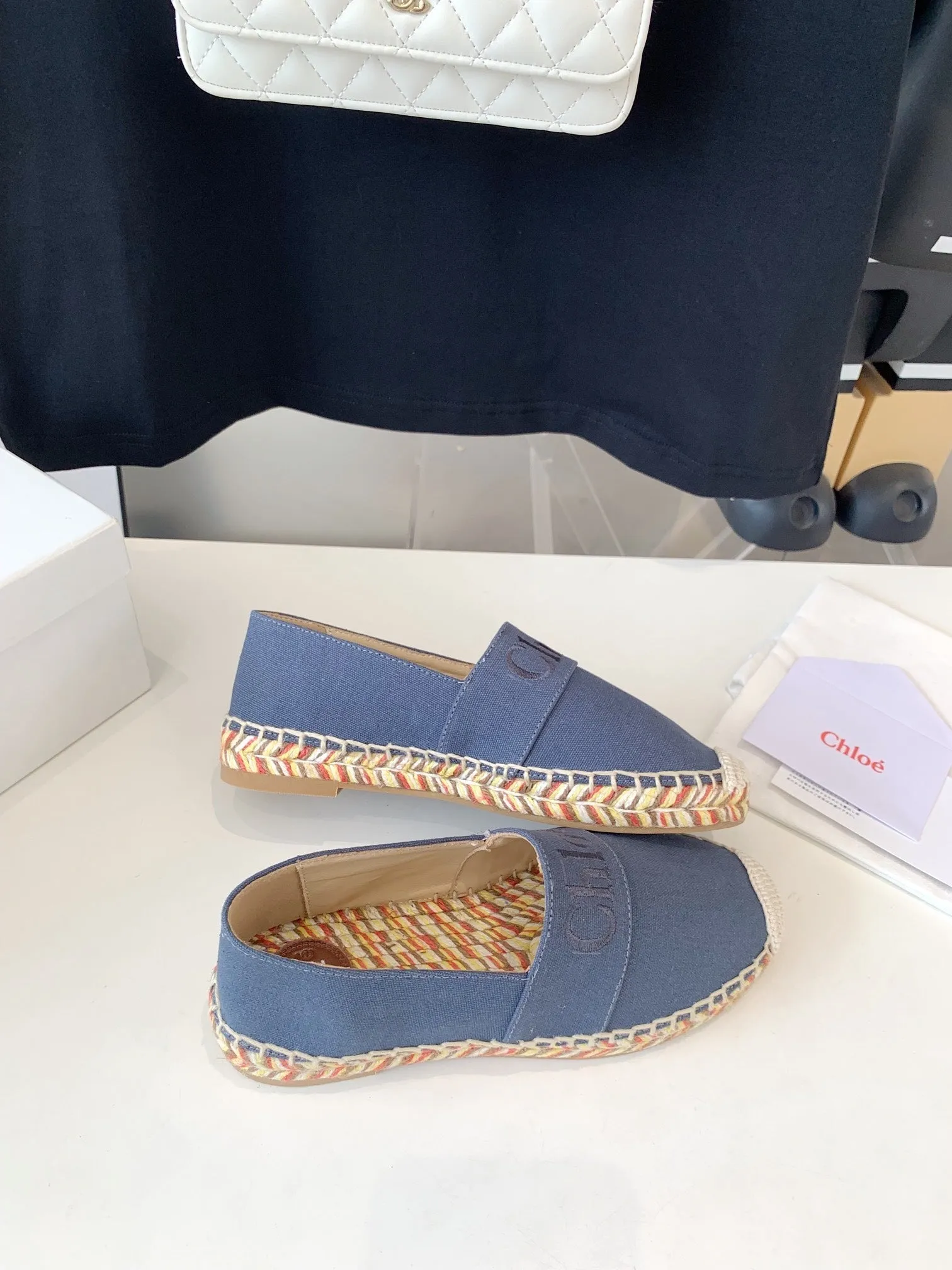 CHLOÉ LOAFER SHOES IN PIGEON BLUE DENIM AND WOVEN RAFFIA