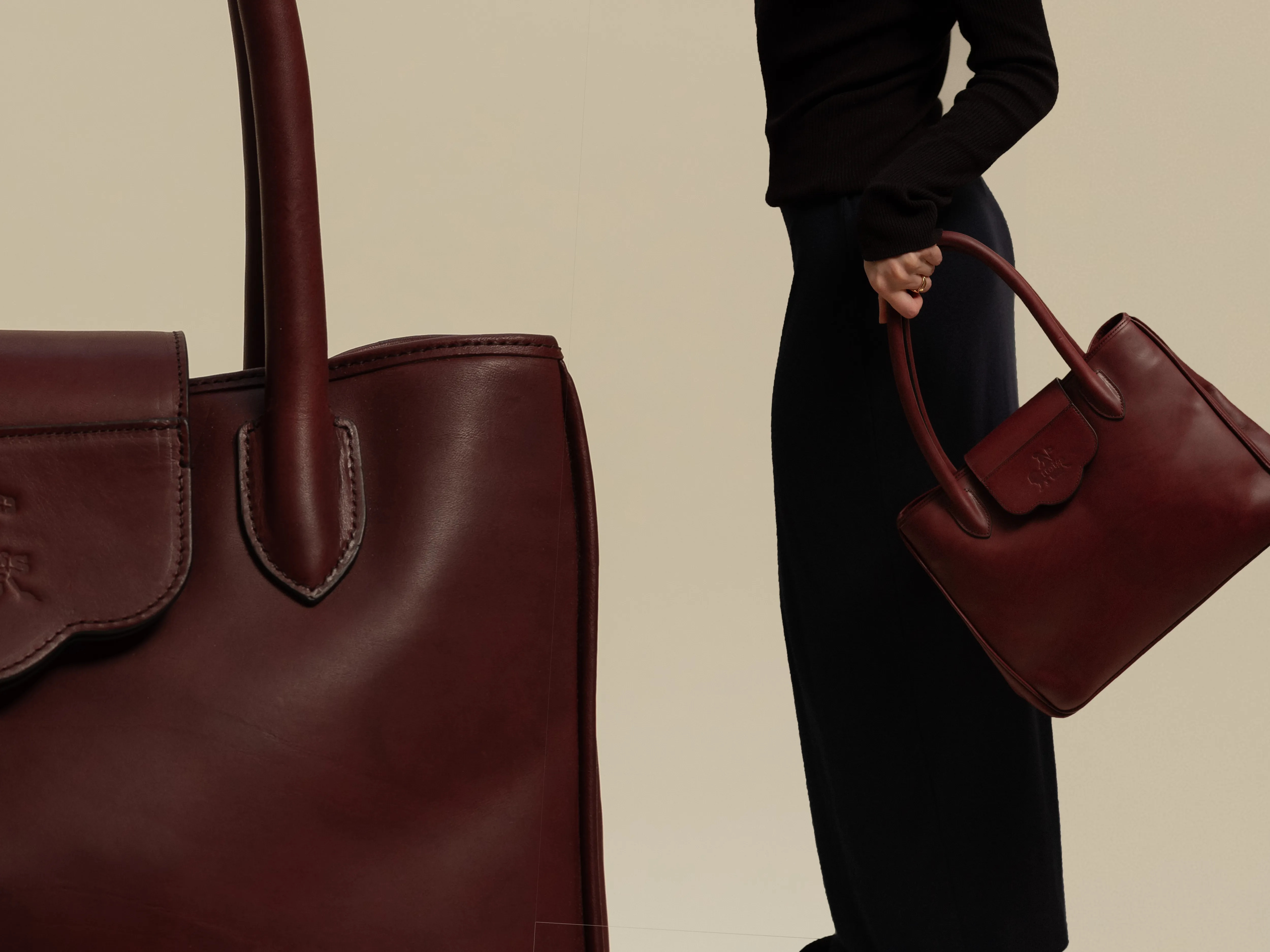 ''...EN SUISSE'' IN BURGUNDY RED (L)