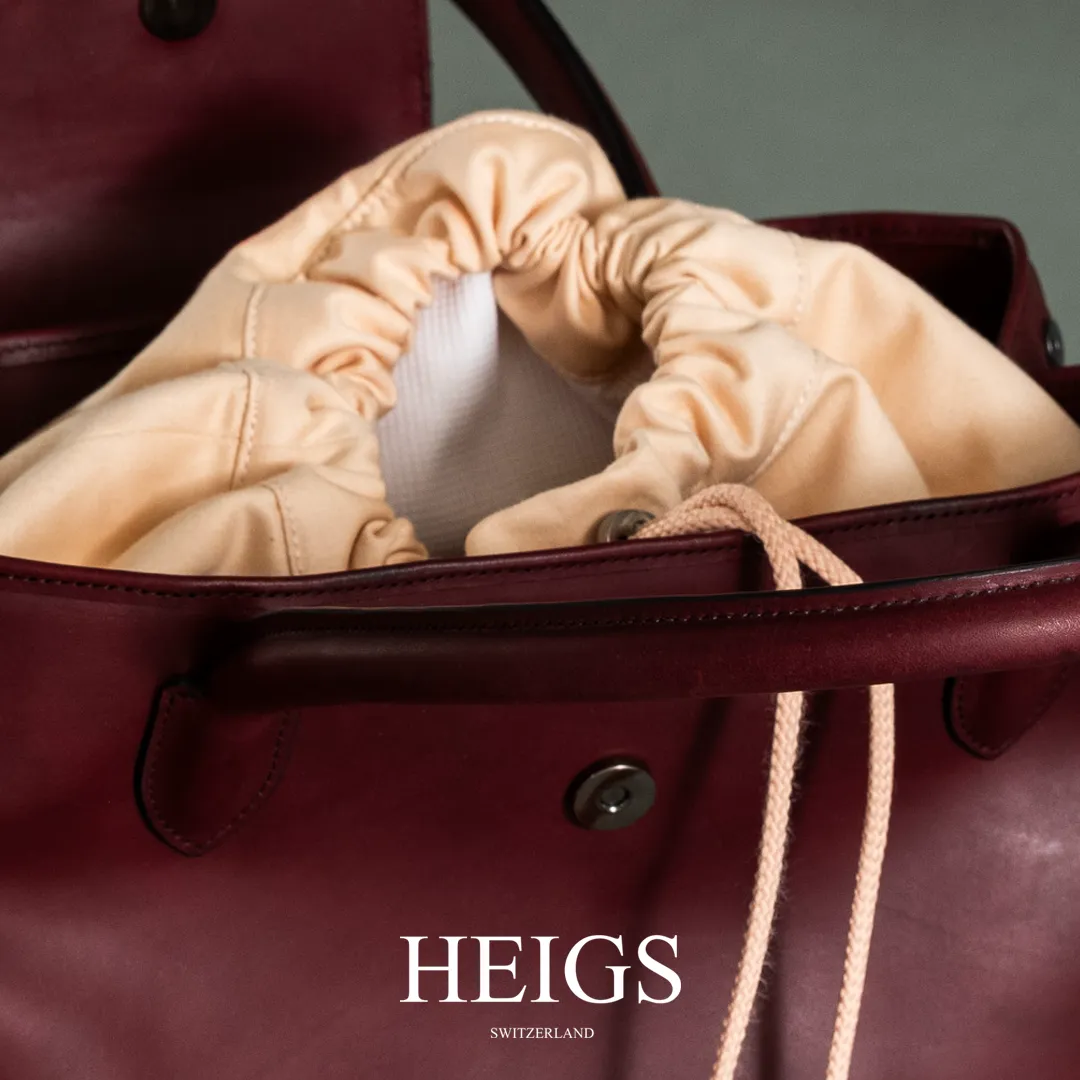 ''...EN SUISSE'' IN BURGUNDY RED (L)