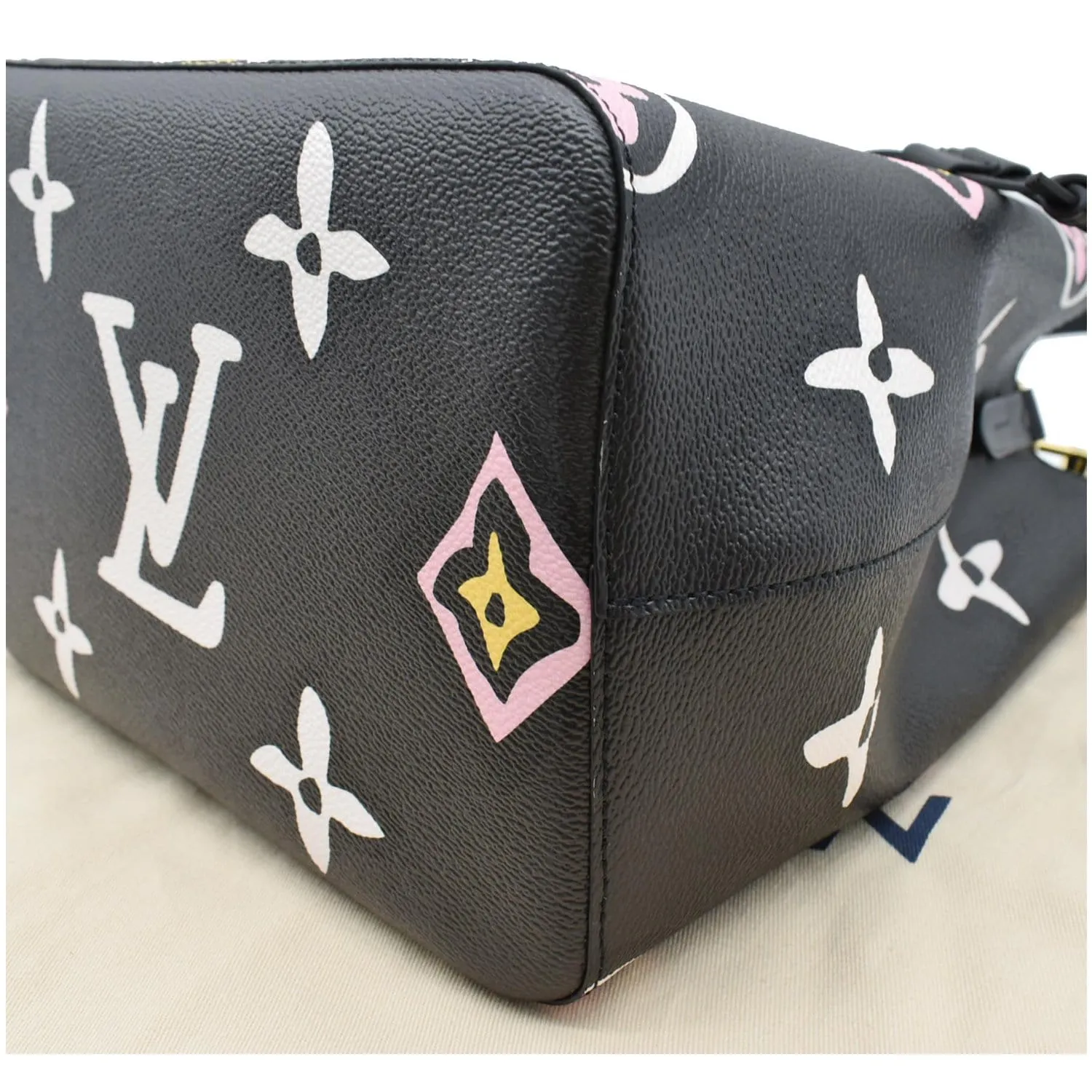 LOUIS VUITTON NeoNoe MM Wild At Heart Monogram Canvas Shoulder Bag Black