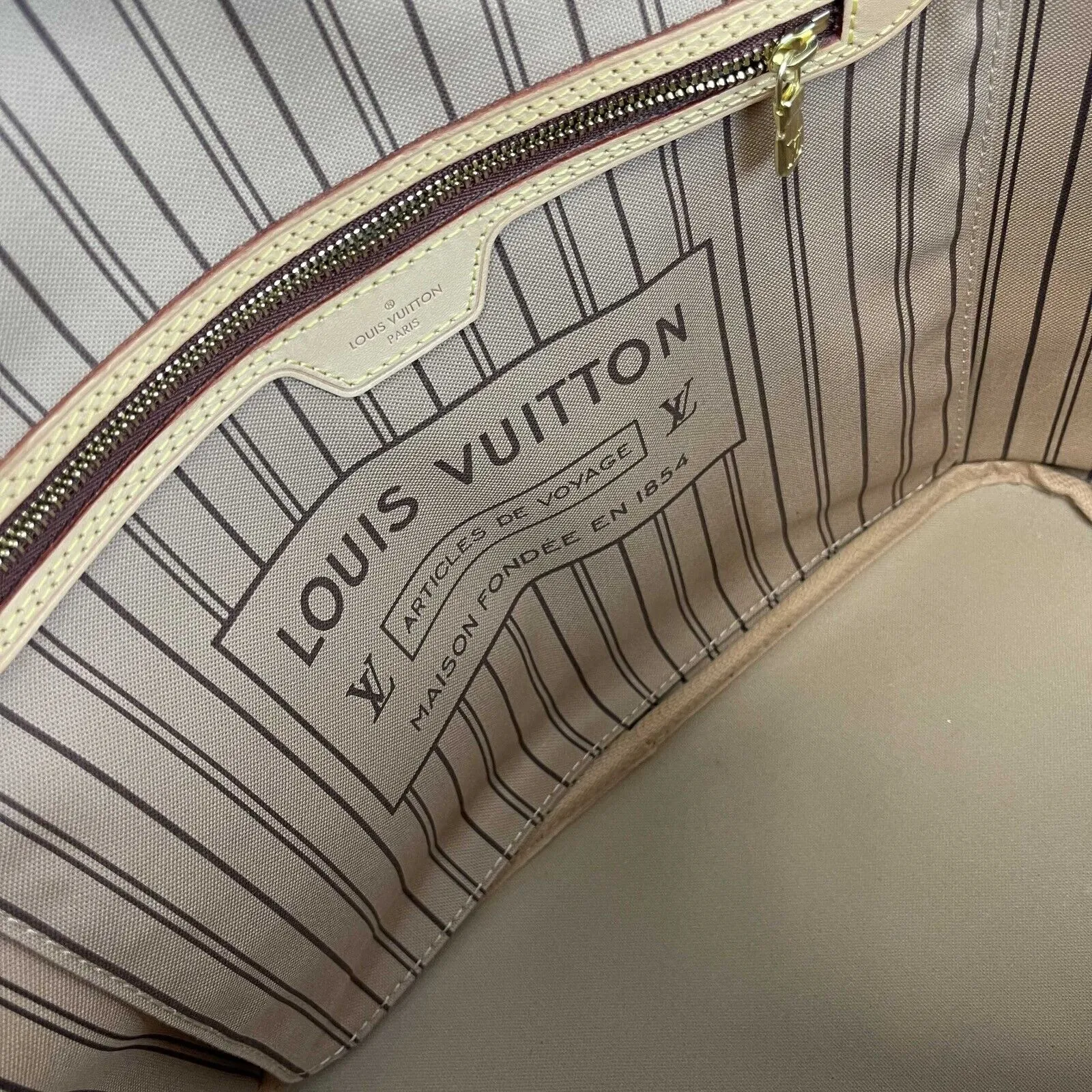 Louis Vuitton - Neverfull MM - Brown / Tan Monogram Canvas Tote