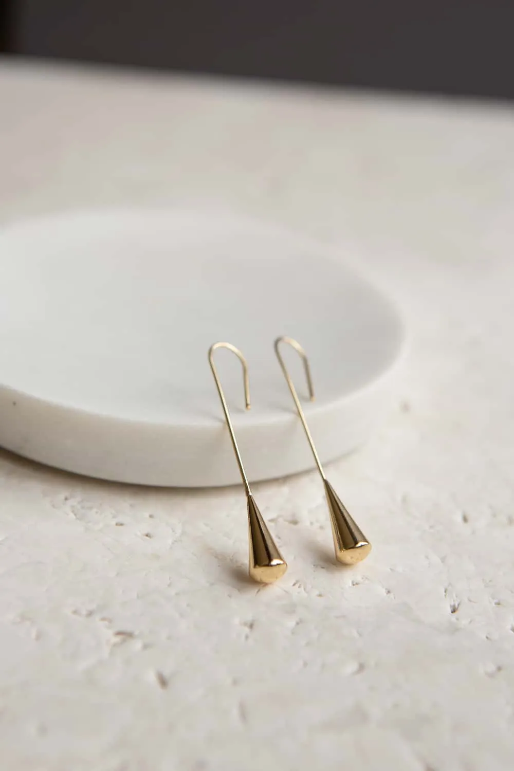Minimalist Gold Elongated Teardrop Earring