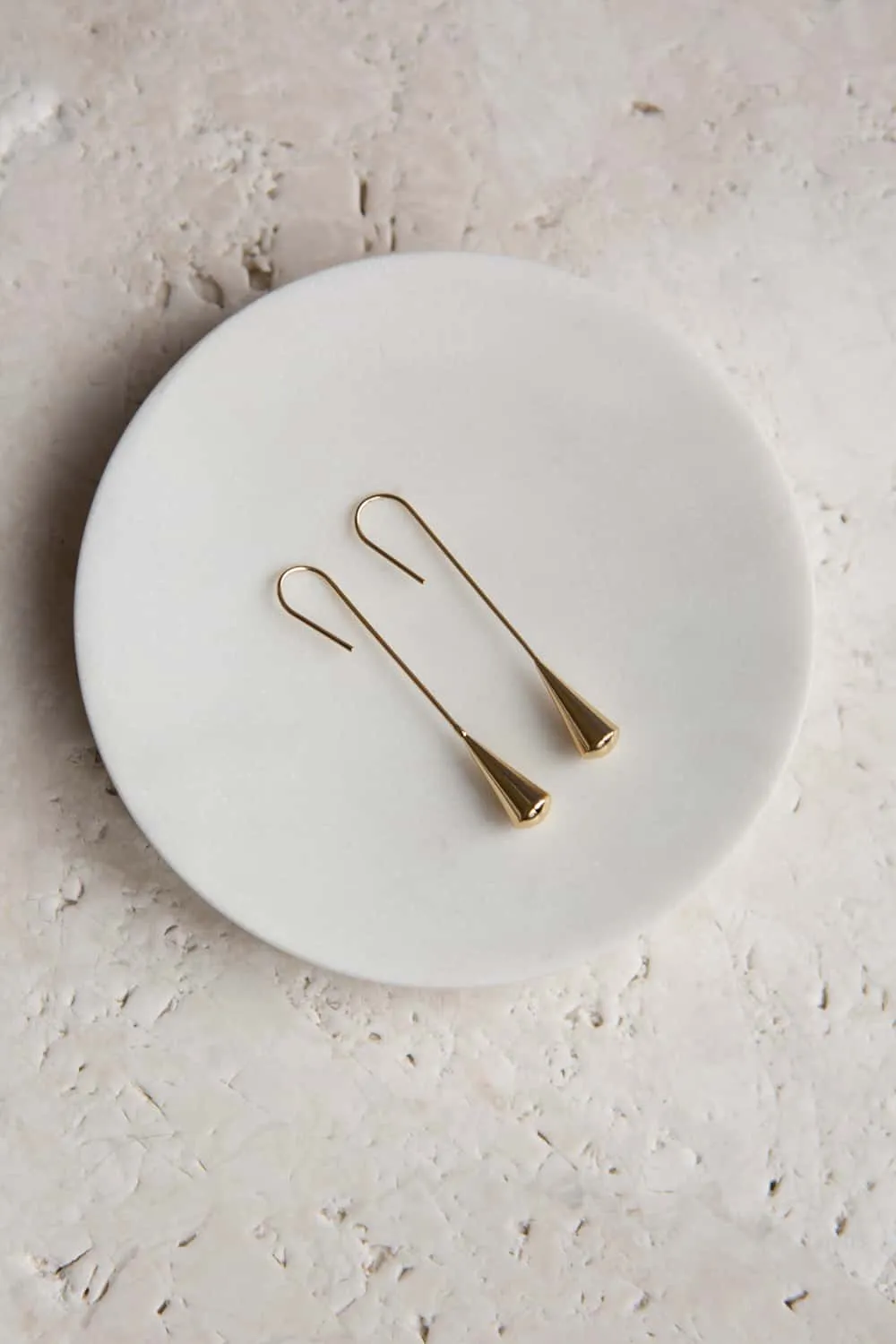 Minimalist Gold Elongated Teardrop Earring