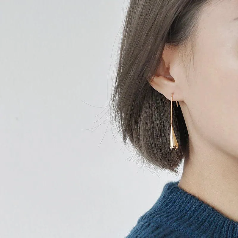 Minimalist Gold Elongated Teardrop Earring