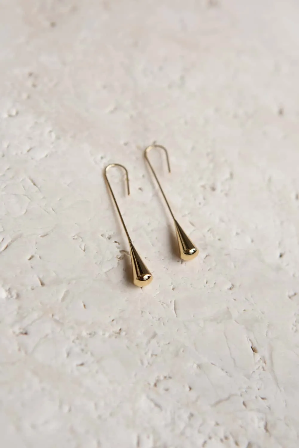 Minimalist Gold Elongated Teardrop Earring