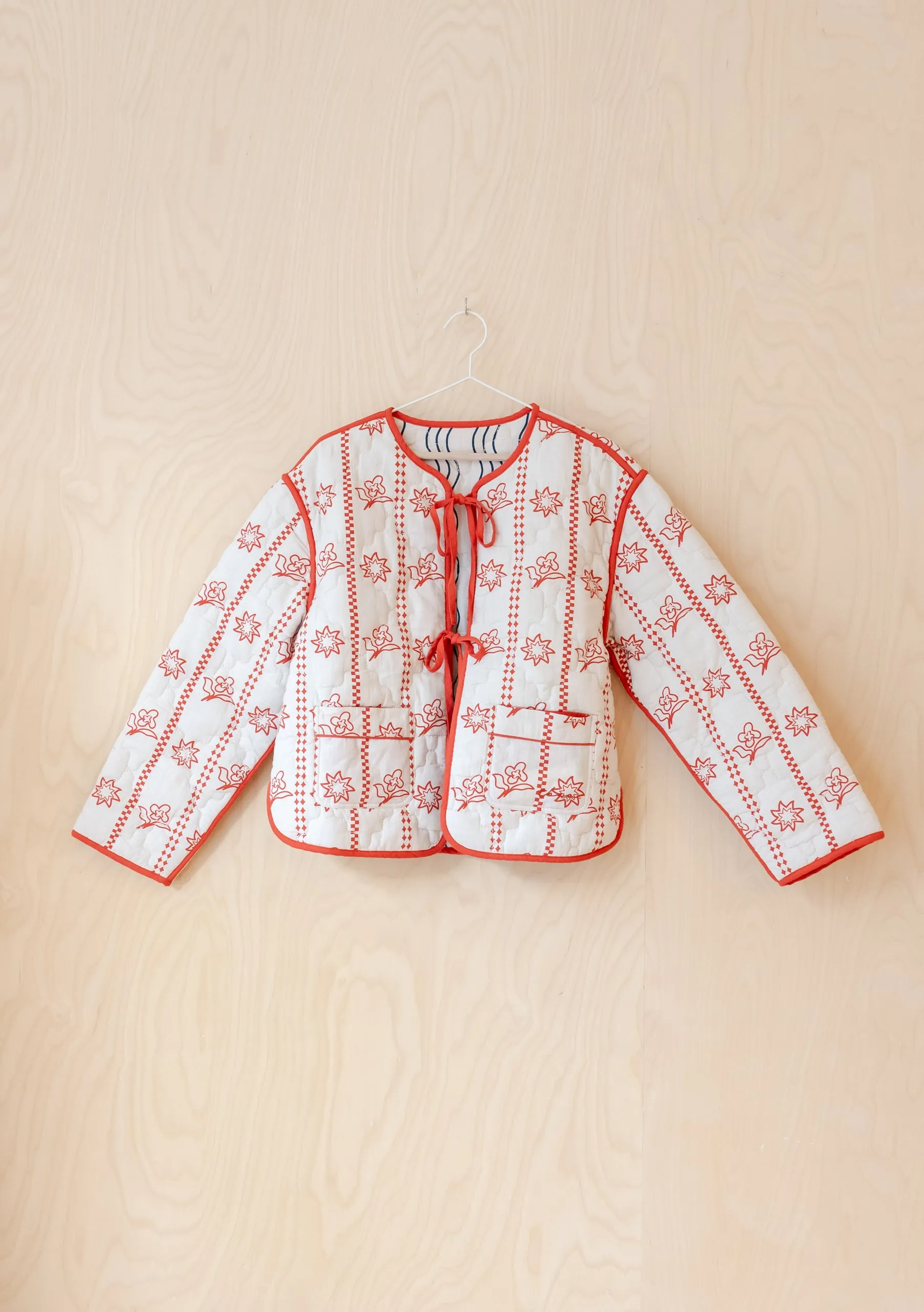 Quilted Cotton Jacket in Reversible Flora Wave