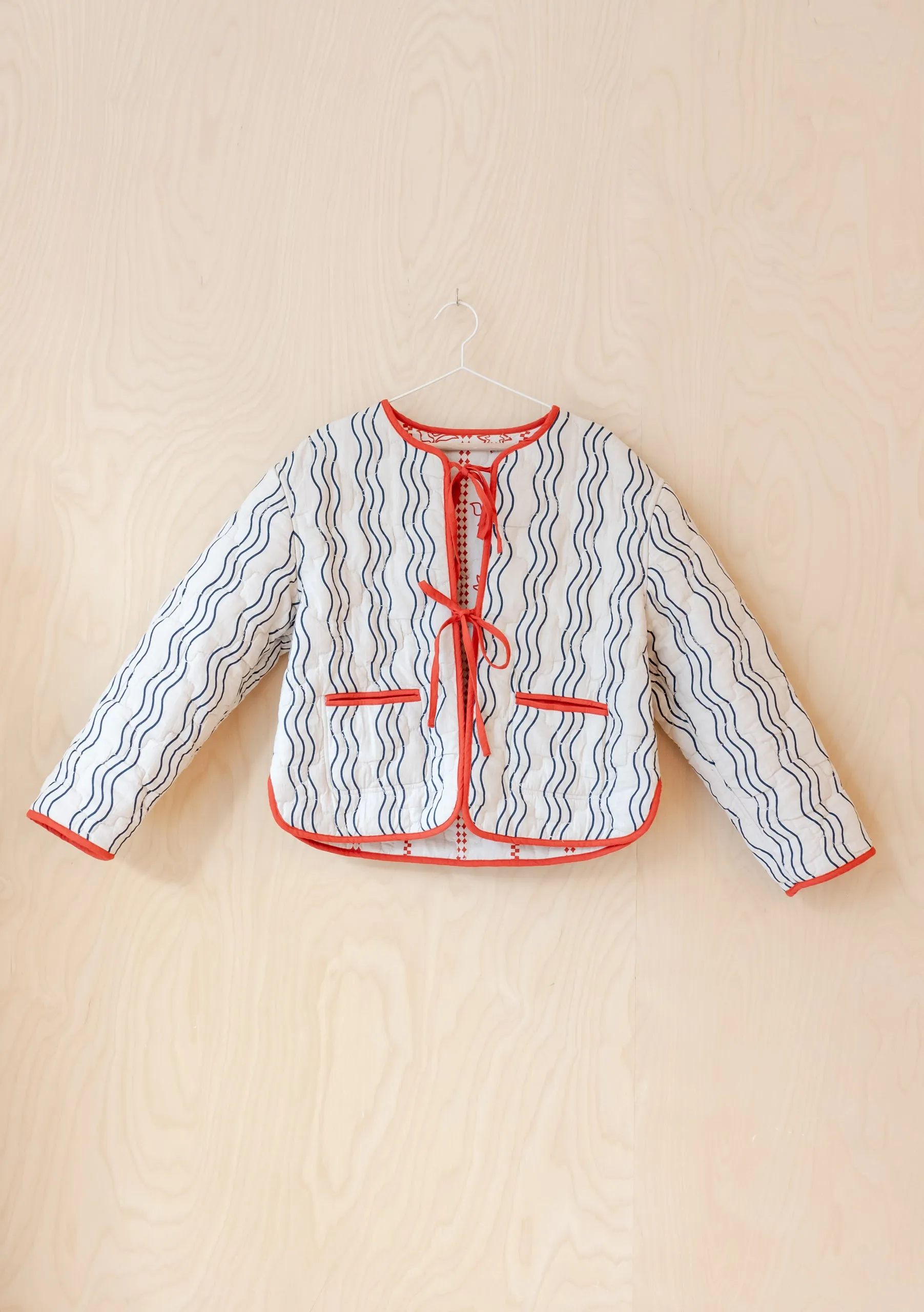 Quilted Cotton Jacket in Reversible Flora Wave