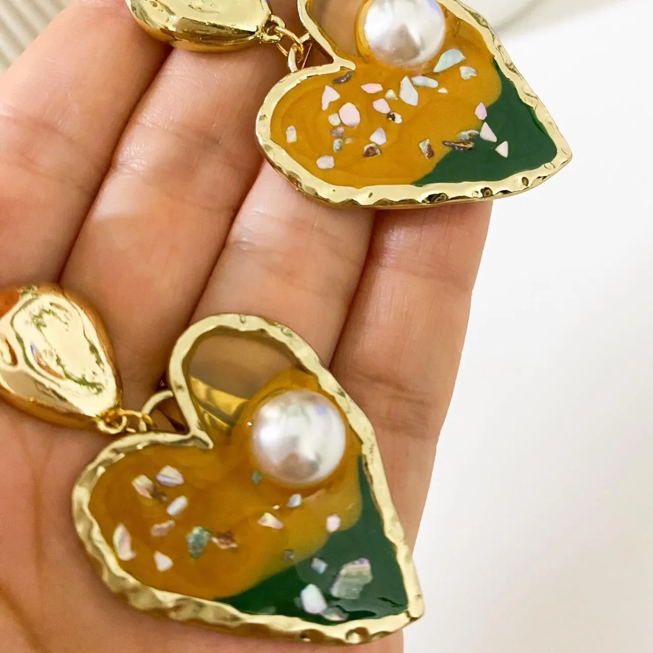 Resin Pearl Heart Earrings