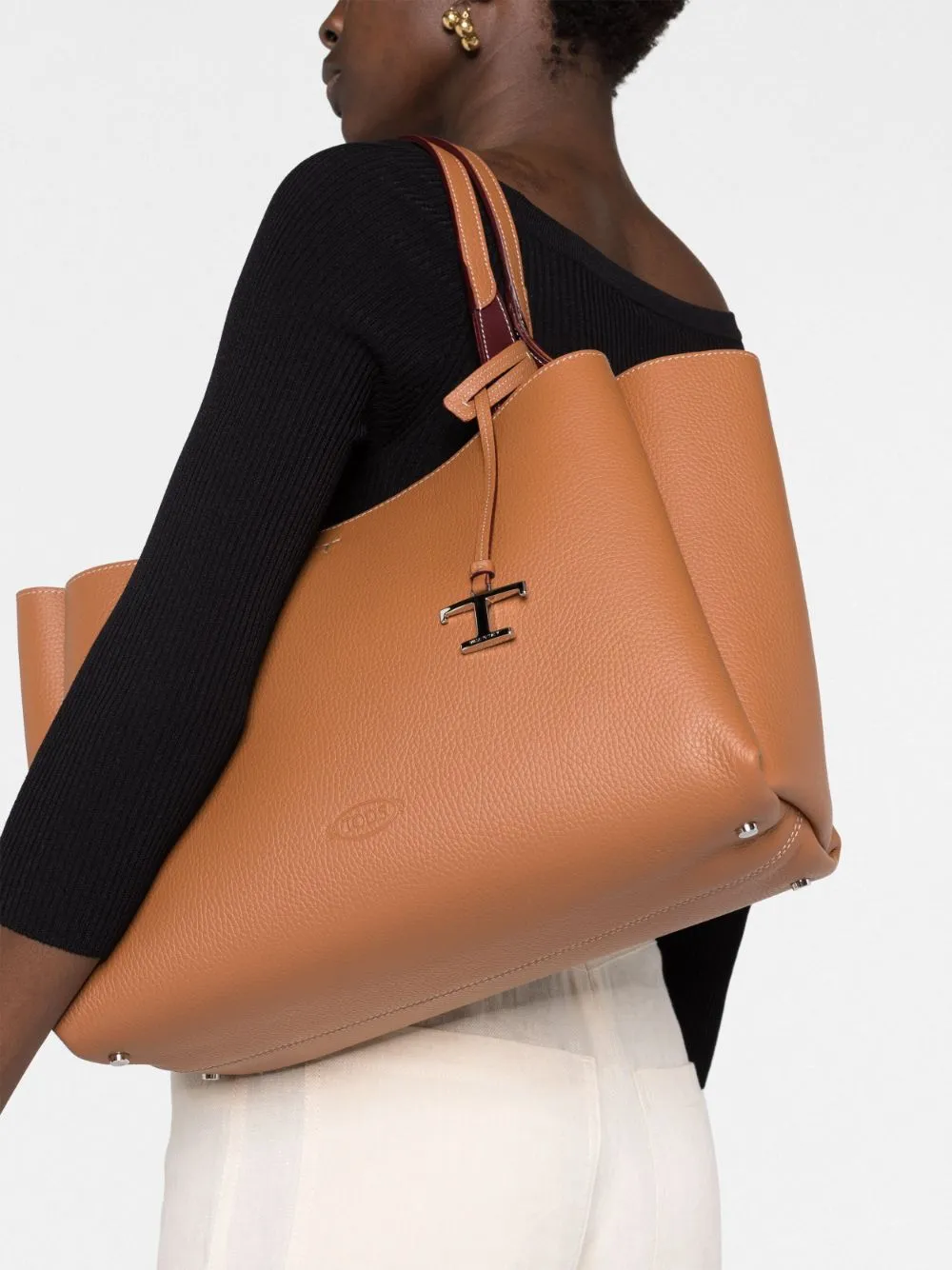 T timeless medium leather tote bag
