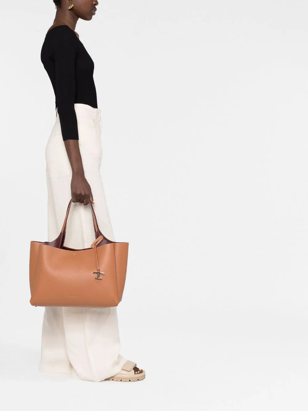 T timeless medium leather tote bag