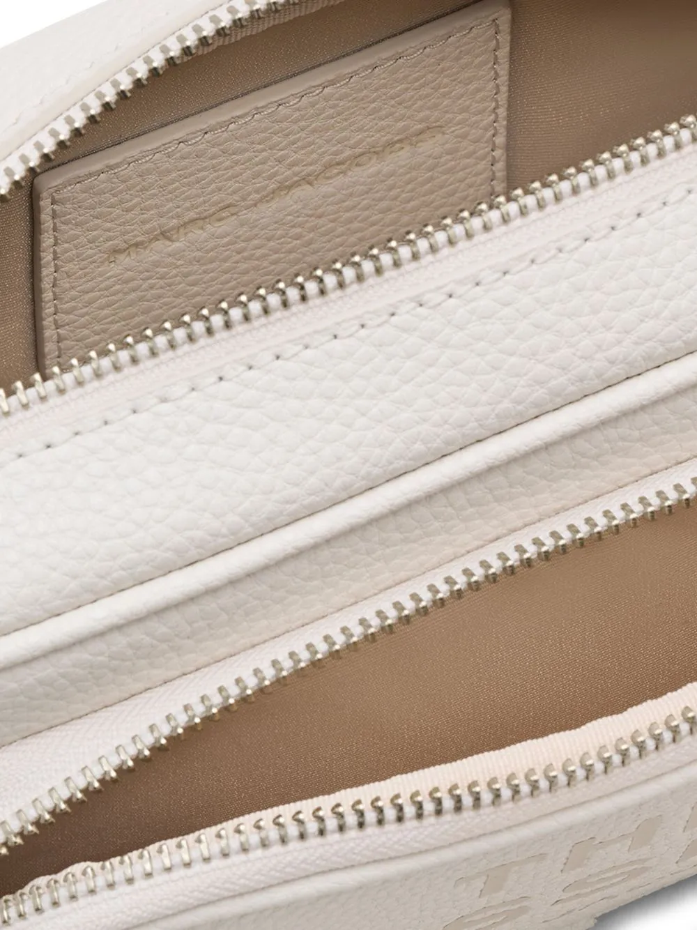 The crossbody leather bag