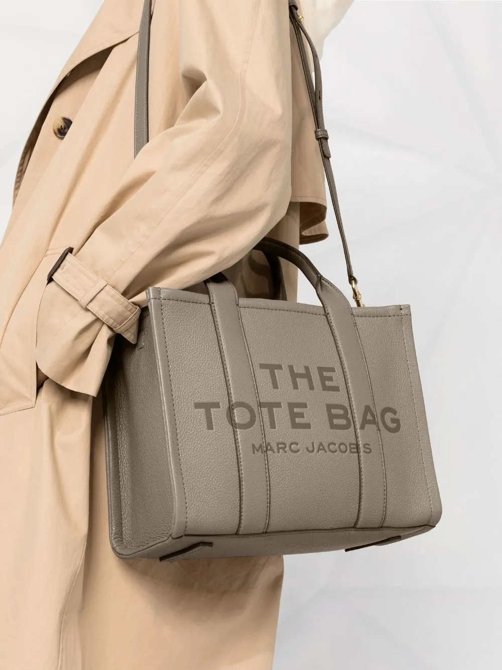 The tote bag medium leather tote