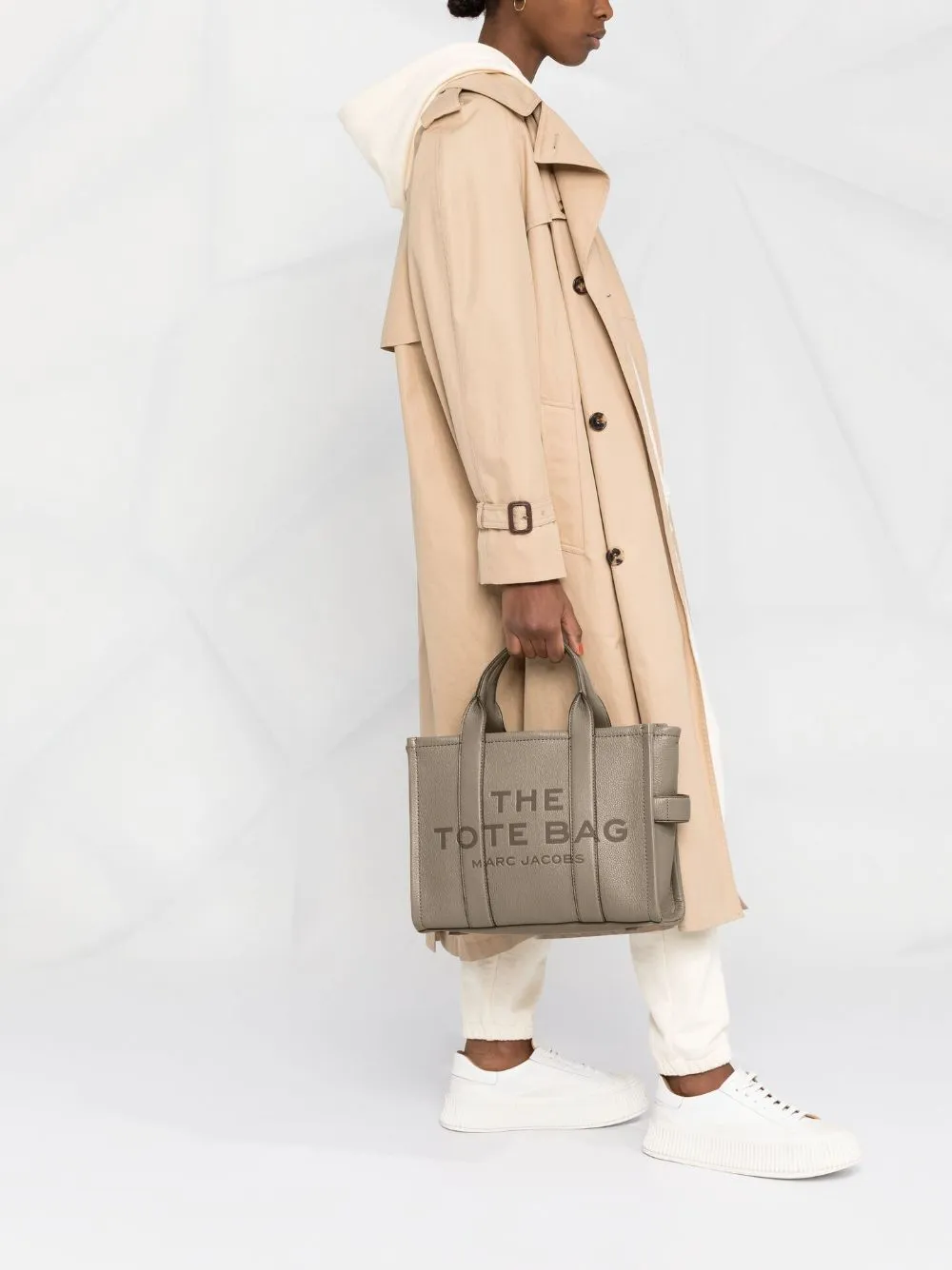 The tote bag medium leather tote