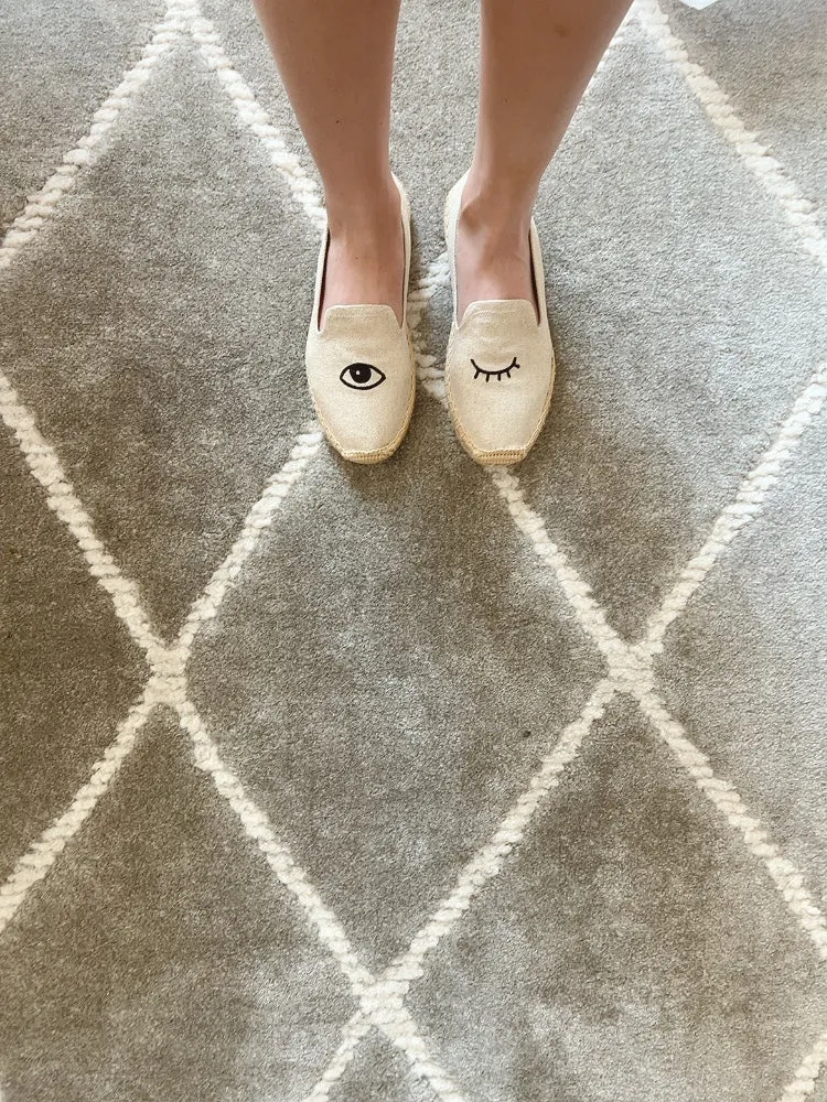 Wink Smoking Slipper