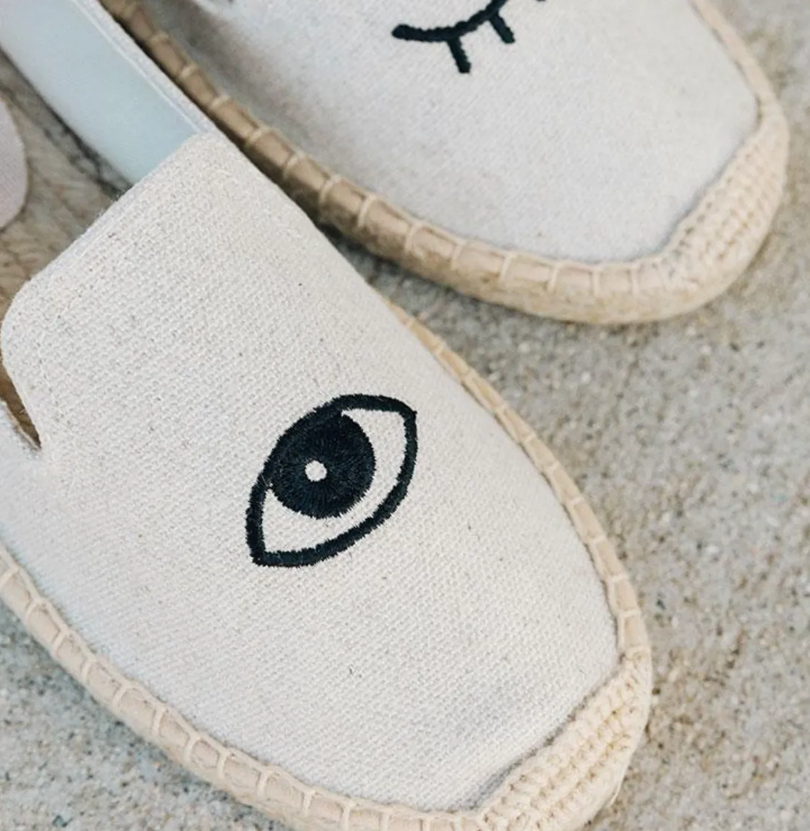 Wink Smoking Slipper
